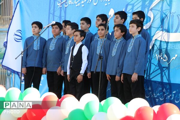 «مهر کریمانه» با حضور وزیر آموزش و پرورش در دبستان پروین اعتصامی بهارستان‌دو