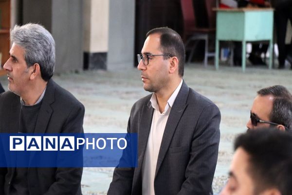 نماز جمعه این هفته شهرستان پاکدشت شاهد حضور پر رنگ فرهنگیان بود