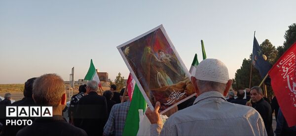 پیاده رویی جاماندگان اربعین حسینی از میدان مادر تا میدان شهرداری  ساوجبلاغ