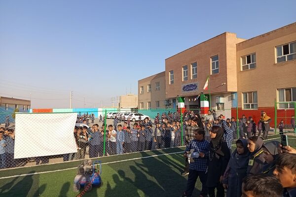 هیجان پرتاب موشک آبی در هفته هوافضا با حضور دانش‌آموزان در پژوهشسرای خواجه نصیرالدین طوسی