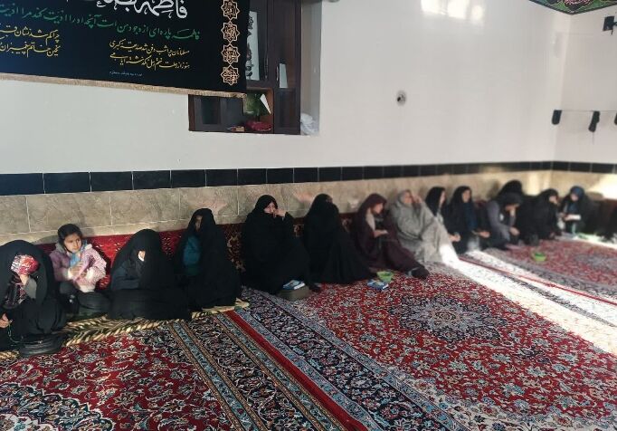 تکریم از مادران شهدا در پایگاه طاهره بسیج خواهران روستای حسین آباد