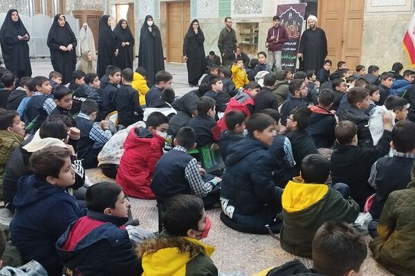 حضور دانش‌آموزان دبستان قلنبر ناحیه 2 شهرری در مراسم نوگلان فاطمی 