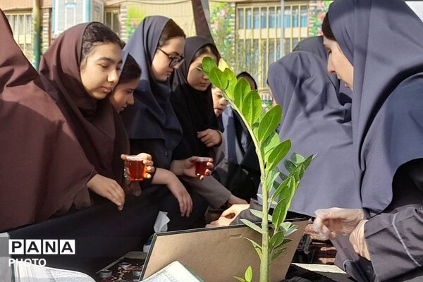 برپایی چایخانه حضرت زهرا (س) در مدرسه پویندگان قیامدشت 