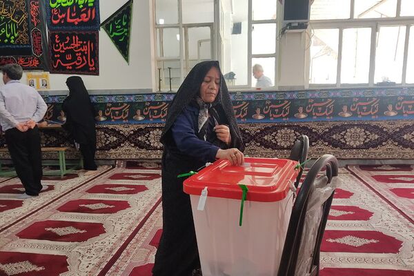 حضور پرشور مردم شهرستان بهارستان دو در دومین مرحله از انتخابات ریاست‌جمهوری