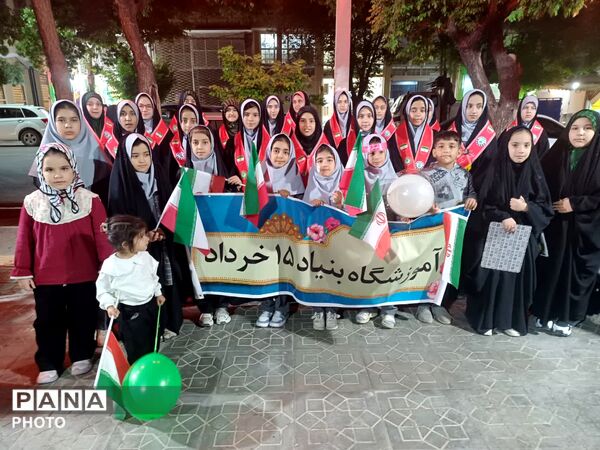 نقش‌آفرینی پیشتازان دبستان بنیاد ۱۵ خرداد در موکب سازمان دانش‌آموزی ابرکوه