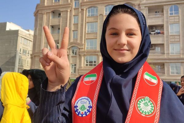 شور وشوق دانش‌آموزان در برنامه صبحگاهی مدرسه مریم بهارستان دو