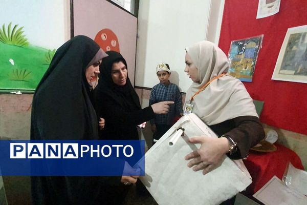 خلاقیت دانش‌آموزی در نمایشگاه جابر زیر ذره‌بین کارشناسان آموزش‌وپرورش قدس