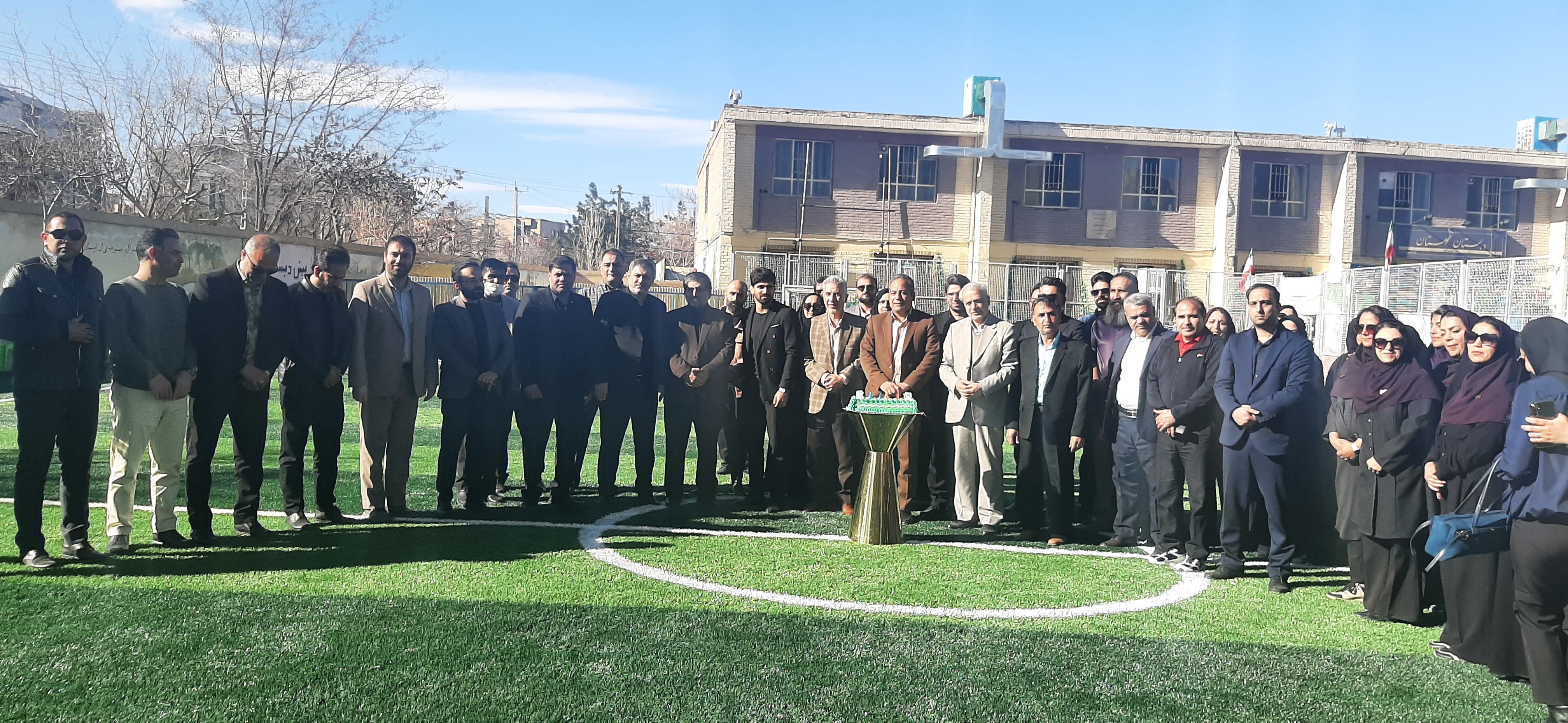 افتتاحیه زمین چمن در دبستان پسرانه گلستان ناحیه ۷ آموزش و پرورش مشهد مقدس 