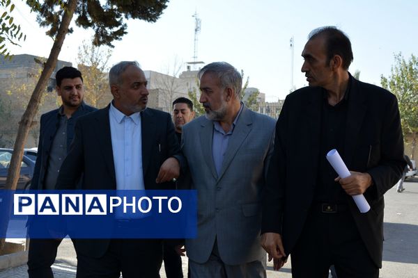 بازدید مدیران‌کل آموزش و پرورش و سازمان نوسازی مدارس استان تهران از زمین چمن روستای اورین