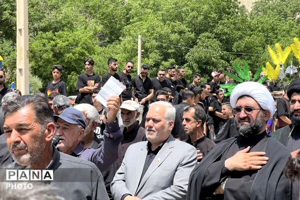 حضور فرماندار و مسئولان فیروزکوه در آیین‌های عاشورایی روستاهای لزور و وشتان