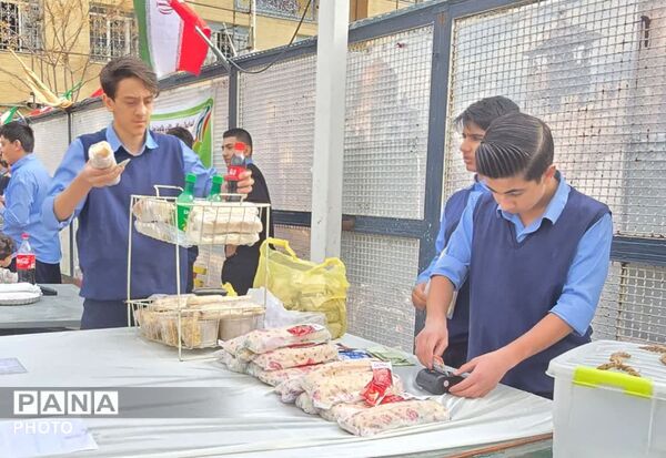 بازارچه کسب‌وکار دانش‌آموزی در دبیرستان بعثت گامی نو در تقویت هوش مالی نوجوانان
