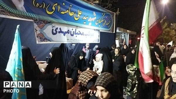 خیابان امام خمینی میزبان موکب های مردمی شد 
