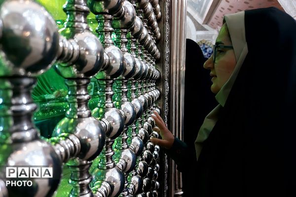 تجدید عهد با امام راحل و شهدا