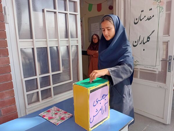ساخت و راه‌اندازی بازی جعبه آرامش در مدرسه مادرمهربان خلیل آباد