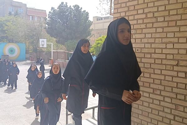  جشن جوانه ها در دبیرستان دخترانه بعثت۲ شهرک وایین آغاز فصل نوین یادگیری