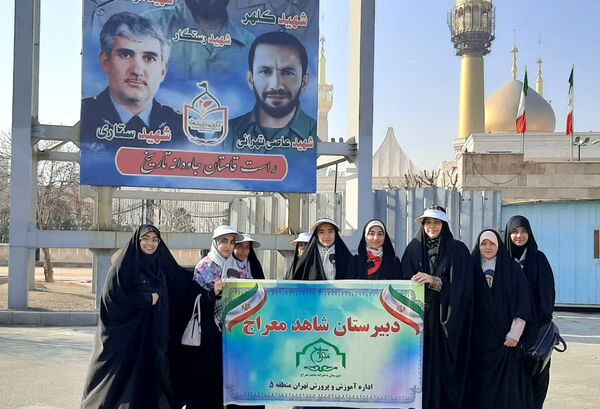 کاروان دانش‌آموزی در طنین عشق و ارادت رهسپار حرم امام (ره) 