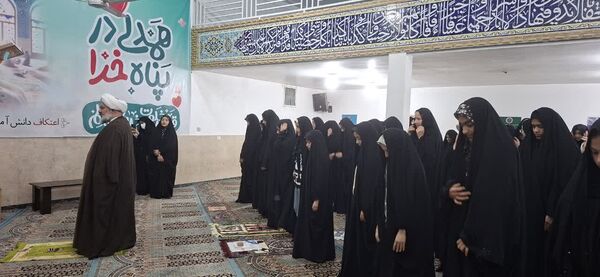 برگزاری مراسم اعتکاف در دبیرستان شهید جهانی ابرکوه