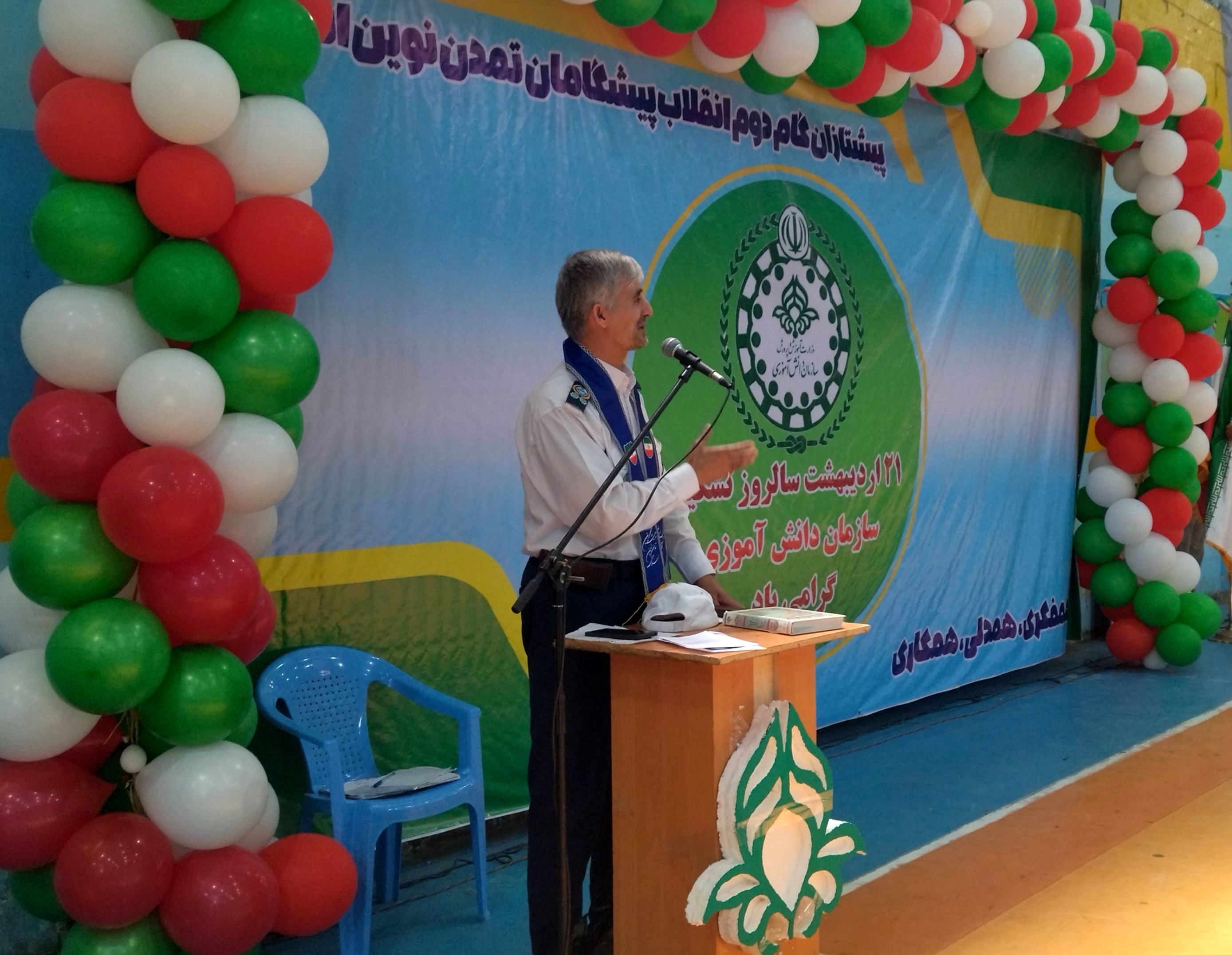 شعار «همفکری، همدلی، همکاری» باید در زندگی دانش‌آموزان نهادینه شود