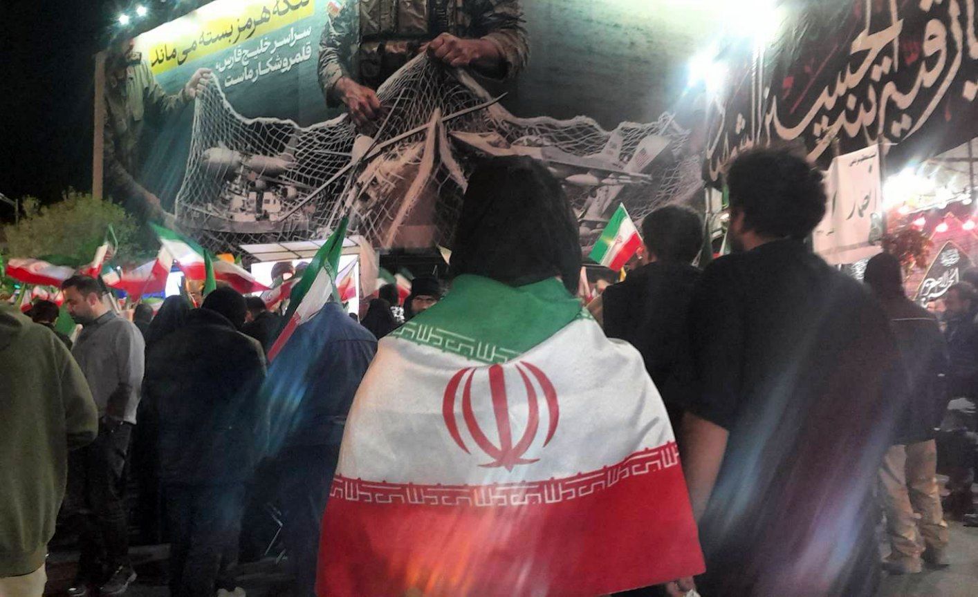مردم انقلابى تهران، پاى کار وطن