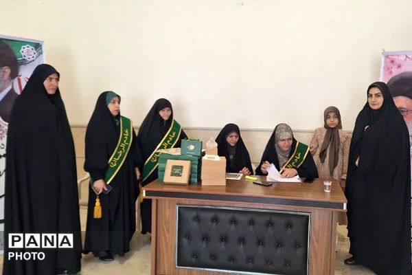 جشن شکوه مادری و همایش تجلیل از سفیران جوانی جمعیت در بهارستان‌دو