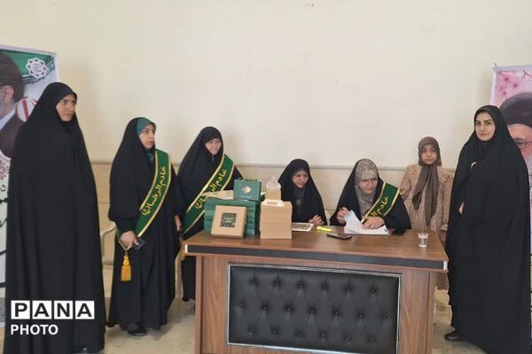 جشن شکوه مادری و همایش تجلیل از سفیران جوانی جمعیت در بهارستان‌دو