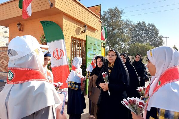 افتتاحیه پویش سلامت دهان و دندان و اجرای طرح وارنیش فلوراید در منطقه کهریزک 
