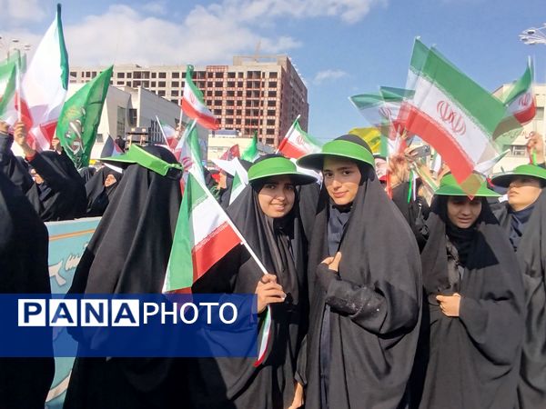 خروش ۱۳ آبان در مشهد؛ دانش‌آموزان، نماد ایستادگی