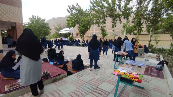 برپایی بازارچه کسب و کار در دبیرستان قلم‌چی۲ بن