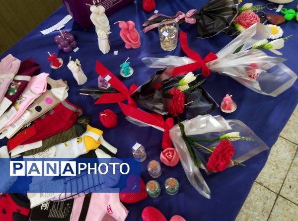 نمایشگاه هنرهای دستی هنرجویان هنرستان آفرینش منطقه رضویه 