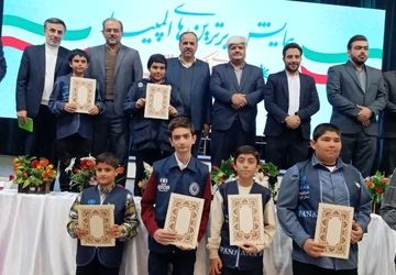 تجلیل از مقام آوران مسابقات رویش و خبرنگاران پانا در فارس