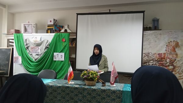 برگزاری طرح لاله های روشن به یاد شهید سید حمید رضا سیاهپوش در آموزشگاه دخترانه  فرزانگان ملارد 