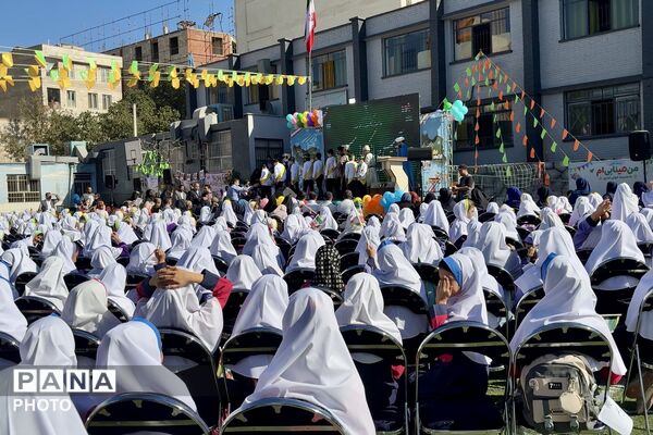 روایت تصویری آیین بازگشایی مدارس در دبستان منصور نفر منطقه ۴