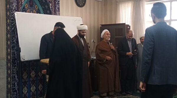 اقامه نماز جماعت در دبیرستان شاهد فاطمیه مشهد