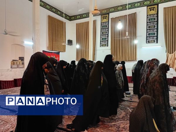 نماز جماعت در مراسم شب بیعت با امام زمان (عج) در خلیل آباد