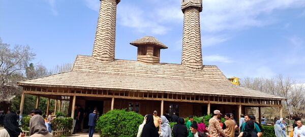 آیین باستانی سیزده بدر در دهکده ی  چوبی نیشابور