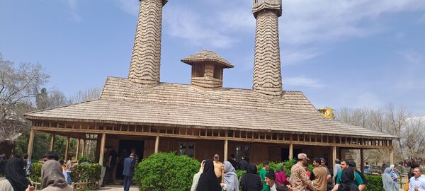 آیین باستانی سیزده بدر در دهکده ی  چوبی نیشابور
