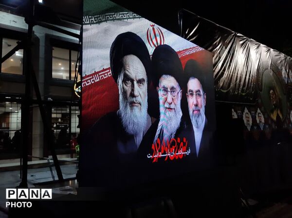 مراسم چهلم شهادت رهبر انقلاب اسلامی ایران در میدان باغ ملی یزد
