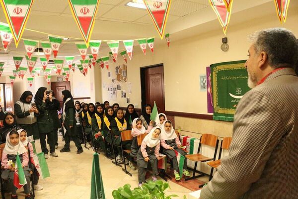 افتتاح کارگاه آزمایشگاه شیمی در دبیرستان سردار سلیمانی فیروزکوه با نگاه به ارتقای کیفیت آموزشی