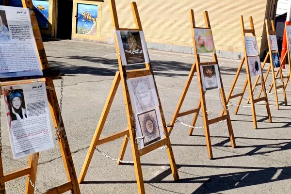 برپایی نمایشگاه "مادرم فاطمه" در دبیرستان مهر نیشابور