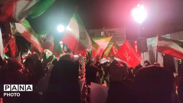 تشییع ۴ شهید ناو دنا در میدان جمهوری