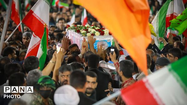 تشییع پیکر پاک سردار شهید محمدرشیدی فرهاد بر دستان مردم کرج 