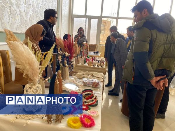 نمایشگاه صنایع دستی در کوهسرخ