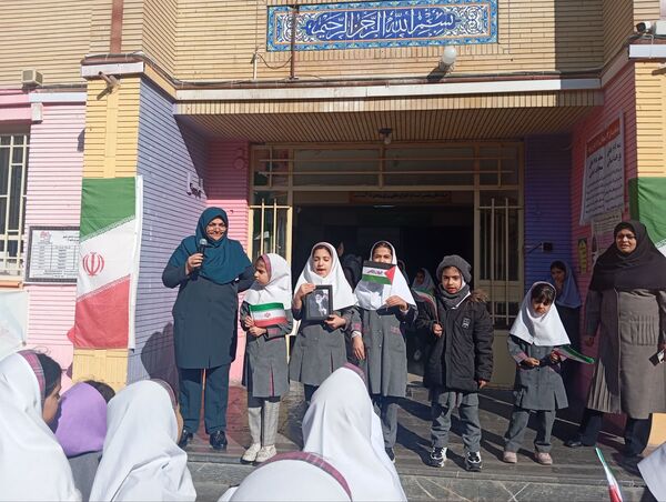 گرامیداشت حماسه ۹ دی ماه در دبستان دخترانه نرجس یک 