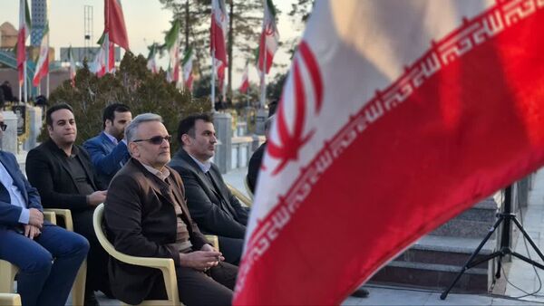 آیین مهمانی لاله‌ها و عطر افشانی گلزار شهدای کاشان