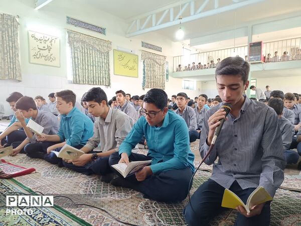 هم‌نوا با دعای توسل؛ حال‌وهوای معنوی در دبیرستان پروفسور حسابی ۲