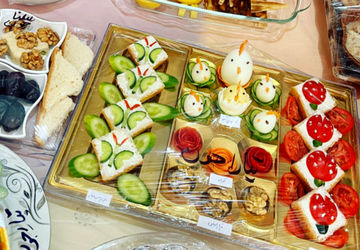 صبحانه سلامت در دبستان مصلح شیرازی 