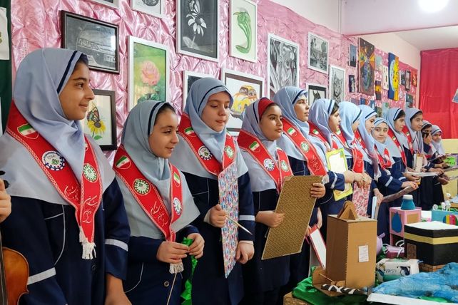 افتتاحیه جشنواره فرهنگی هنری ماها در دبستان قدر بهارستان۲