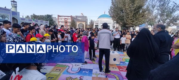 همایش پیاده‌روی خانوادگی به‌مناسبت هفته دفاع مقدس در نیشابور