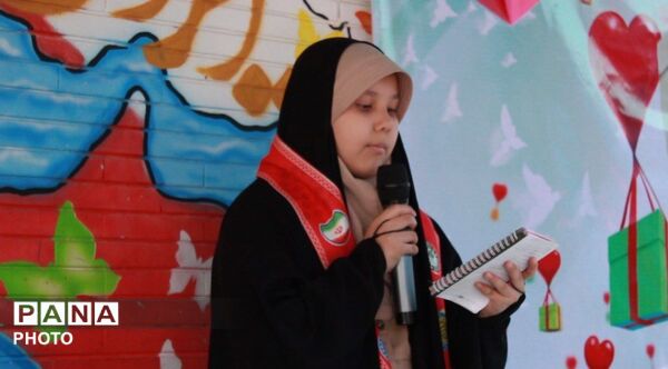 جشن عاطفه‌ها در دبستان دخترانه عفاف ناحیه یک مشهد