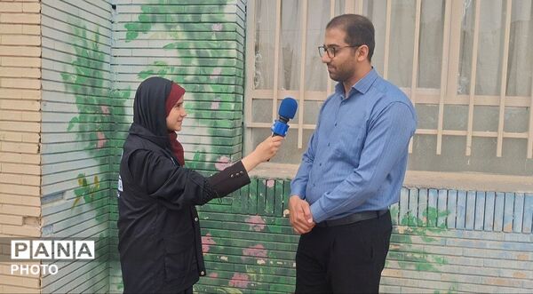  تقدیر از مدیریت دبیرستان دخترانه شهید بصیر با حضور کارشناسان متوسطه اول